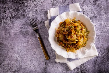 Taze Thai pomelo salatası.