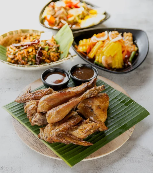 Pollo Parrilla Comida Tailandesa Mesa Comedor — Foto de Stock