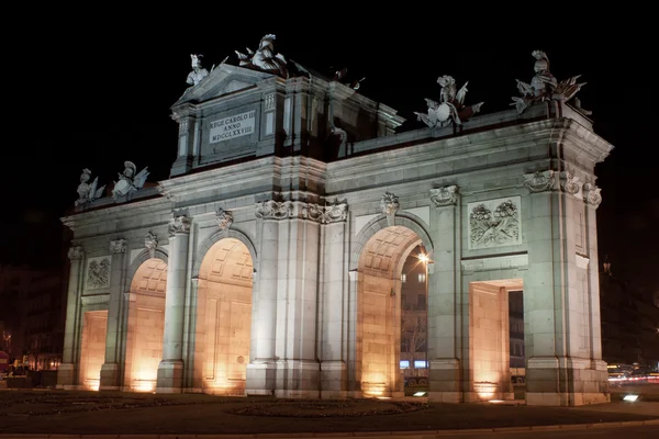 The Puerta de Alcalá, Madrid (at night) — Stok fotoğraf