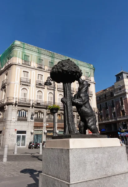 The Bear and the Strawberry Tree, Madrid — Stock Photo, Image