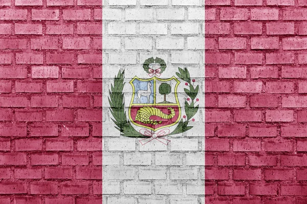 벽돌 벽에 페루 깃발 — 스톡 사진
