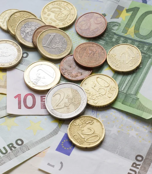 Euro-Banknoten und Münzen — Stockfoto