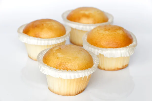 beyaz zemin üzerine cupcakes