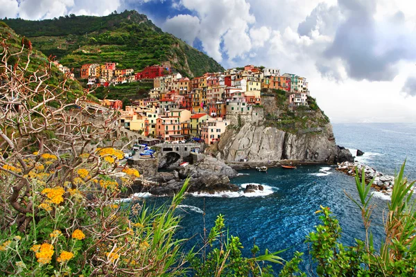 阳光明媚的意大利系列-monarolla、 五渔村的颜色 — 图库照片