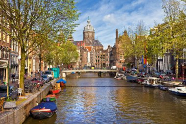 Amsterdam kanalları sonbahar güneşli havalarda