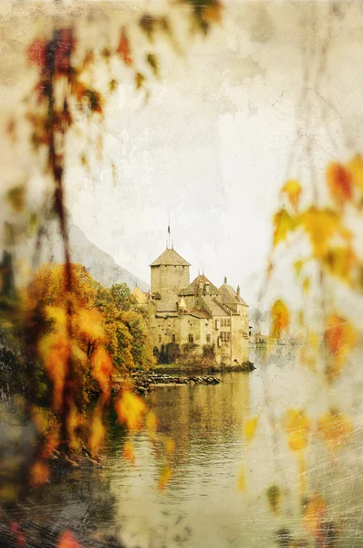 Castelo de outono ao lado do lago - imagem em estilo retro — Fotografia de Stock
