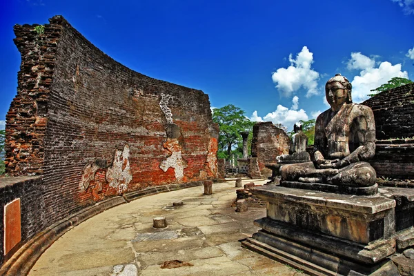 Buda en el templo de Polonnaruwa - capital medieval de Ceilán, Patrimonio de la Humanidad por la UNESCO —  Fotos de Stock