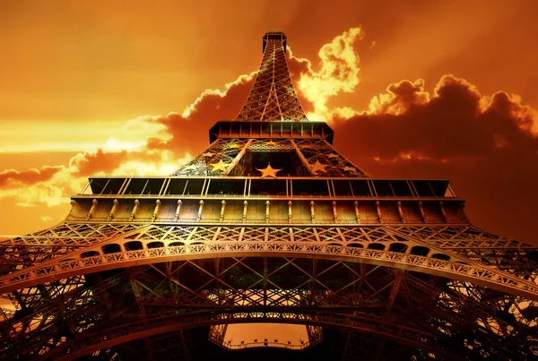Eiffelova věž na západ slunce — Stock fotografie