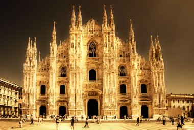 Milano Katedrali'ne - İtalyan yerlerinden serisi sanatsal resim tonda.