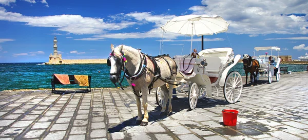 Carruagem puxada a cavalo (Chania, Creta, Grécia) ) — Fotografia de Stock