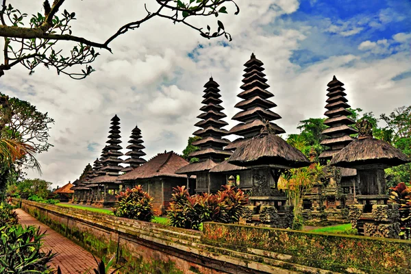 Balinese temple - artwork in retro style — Stock Photo, Image