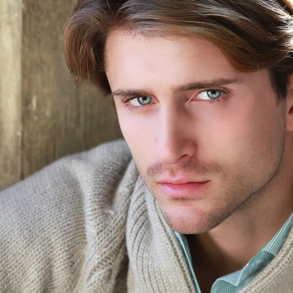 Portrait of young attractive man with impressive eyes — Stock Photo, Image