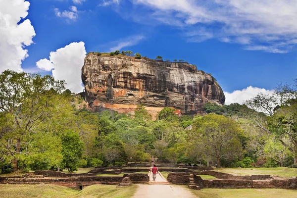Sygiriya - uraltes buddhistisches Wahrzeichen von Sri Lanka — Stockfoto