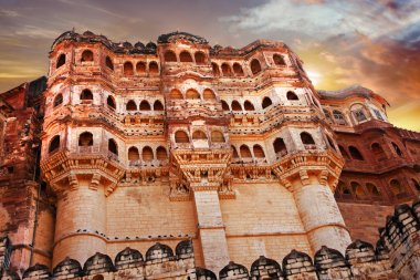 günbatımı üzerinde Hint fort