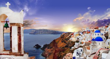 santorini üzerinden günbatımı