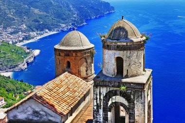 dağ köyü ravello. eski kilise ile görüntüleyin. Amalfi Sahili