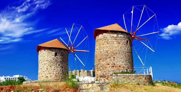 Řecké krajiny. větrné mlýny na ostrově patmos — Stock fotografie