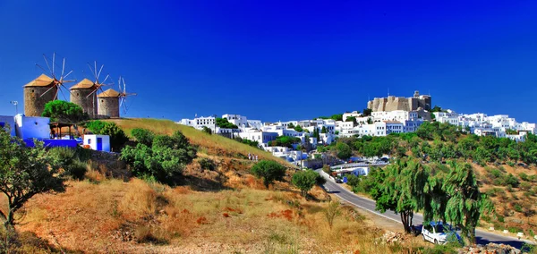 Vue panoramique de la ville de Chora et des moulins à vent — Photo
