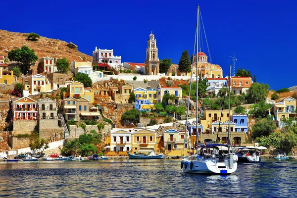 Hermosa isla Symi colorido, Dodecaneso —  Fotos de Stock