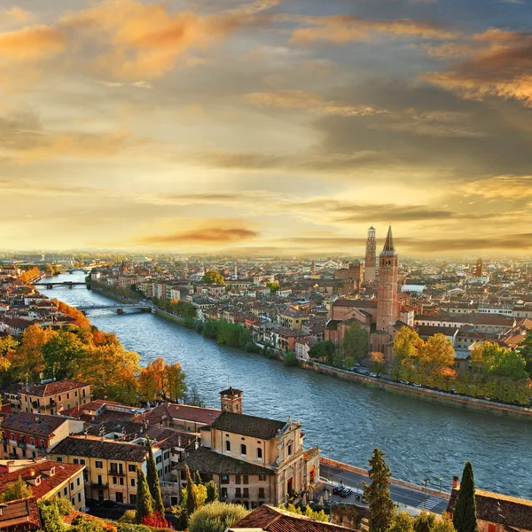 Mooie romantische verona op zonsondergang. Stockfoto