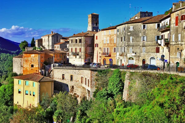 Encantadoras aldeias de encosta da Itália, Úmbria. Narni... — Fotografia de Stock