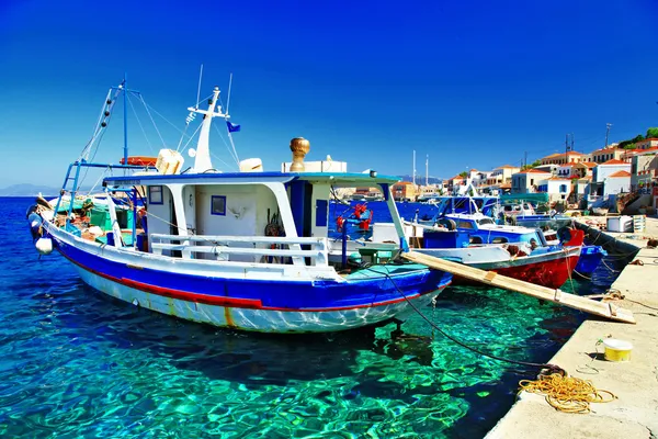 Colores de la serie Grecia - barcos de pesca tradicionales — Foto de Stock