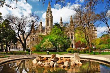 Viena, city hall yakınındaki güzel park. Avusturya