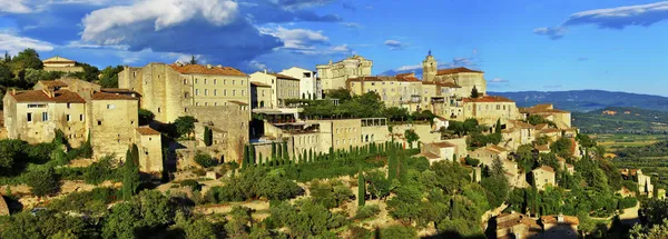 Panorama de Gordes pueblo medieval al atardecer, Provance. Francia — Foto de Stock