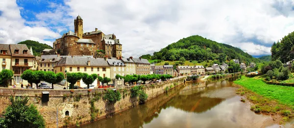 Estaing - een van de meest pittoreske dorpen van Frankrijk. — Stockfoto