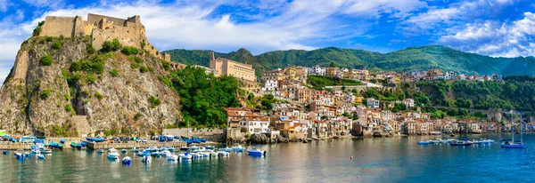 Najpiękniejsze Średniowieczne Nadmorskie Miasteczka Kalabrii Scyllę Włochy Kędzierzawe Zabytki — Zdjęcie stockowe