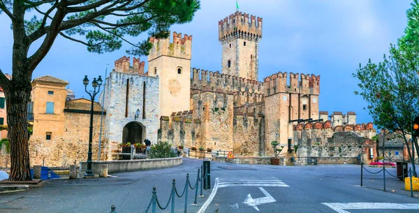 意大利最美丽的中世纪城堡锡尔敏的罗卡 斯卡里格罗Lago Garda湖 Lombardia — 图库照片
