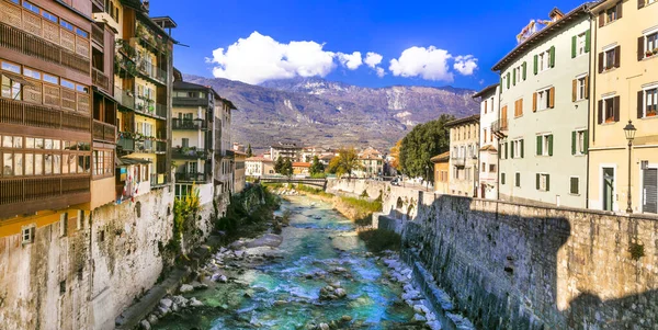 ロヴェルト イタリア北部のトレンティーノ アルト アディジェ州の美しい中世の町 — ストック写真