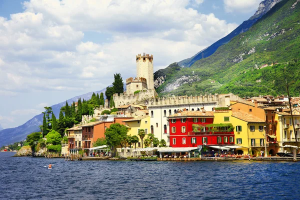 Lago di Garda, Malcesine, vista com castelo — Fotografia de Stock