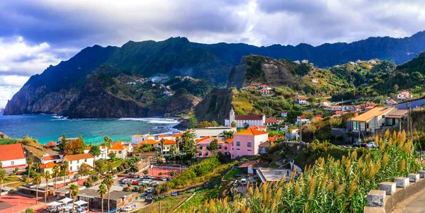 Pittoreschi Villaggi Costieri Idilliaci Dell Isola Madeira Porto Cruz Vista — Foto Stock