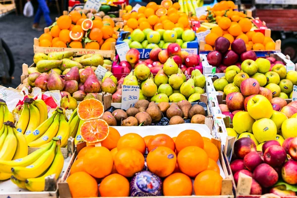 Veggetable Fruit Market Campo Fiori Rome Fresh Fruits Variety Apples — Stock Photo, Image