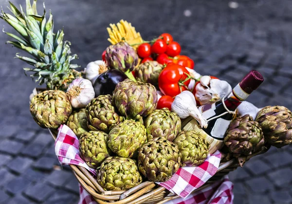 Street Still Life Rome Outdoor Restaurant Decoration Fresh Seasonal Vegetables — Stock Photo, Image