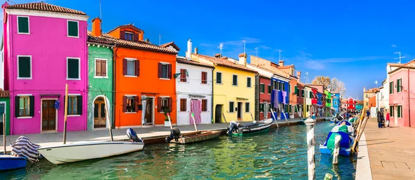 Πιο Πολύχρωμα Μέρη Πόλεις Burano Island Χωριό Ζωντανά Σπίτια Κοντά — Φωτογραφία Αρχείου