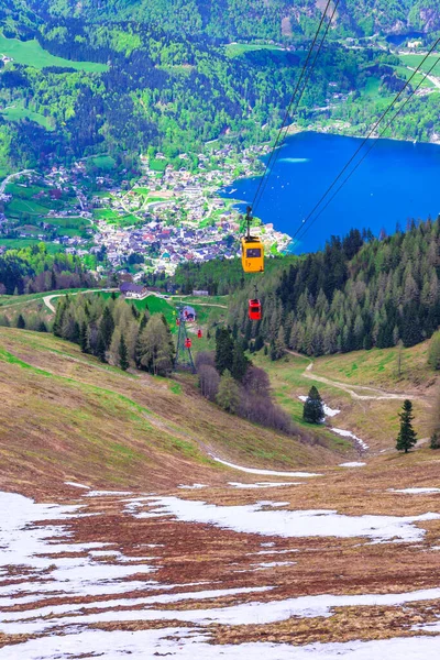오스트리아 잘츠캄메르구트 지역의 츠볼퍼호른 산에서 출발하는 생길겐 볼프강호수 다채로운 세일반 — 스톡 사진