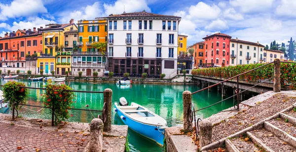에라델가르다 Peschiera Del Garda 아름다운 가르다 호수에 주택들이 매력적 이탈리아 — 스톡 사진