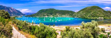 Yunanistan 'ın en güzel ve manzaralı adaları Lefkada, İyon adaları. Büyüleyici Nidri Körfezi manzarası