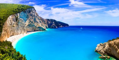 Yunanistan 'ın en iyi ve en güzel plajları - Lefkada, İyon adasında turkuaz denizli porto Katsiki.