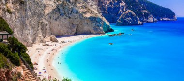 Yunanistan 'ın en iyi ve en güzel plajları - Lefkada, İyon adasında turkuaz denizli porto Katsiki.