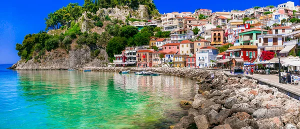 Hermosa Ciudad Costera Colorido Parga Grecia Epiro Mayo 2017 Vacaciones — Foto de Stock