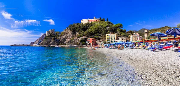 Włoskie Wakacje Letnie Monterosso Mare Widok Plażę Zamek Powyżej Park — Zdjęcie stockowe