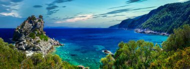 Yunanistan, Sporades. Doğa manzaralı deniz manzarası. Agios Ioanis kilisesinden manzara.