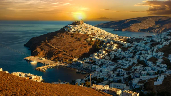 Çarpıcı Akdeniz Gün Batımı Manzarası Güzel Astypalea Astypalaia Adası Chora — Stok fotoğraf