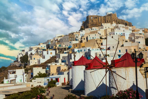 Tradiční Řecko Krásná Vesnice Chora Větrnými Mlýny Ostrov Astypalea Dodecanese — Stock fotografie