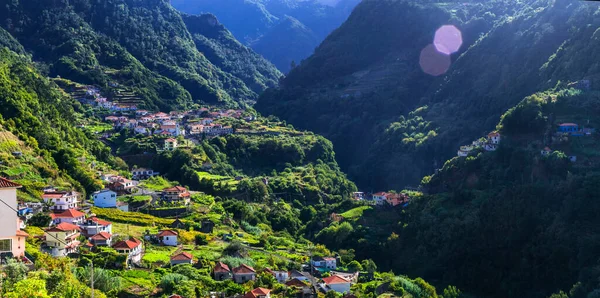 Потрясающая Природная Красота Вулканического Острова Мадейра Зеленые Горы Живописная Деревня — стоковое фото