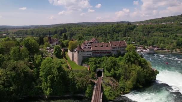 莱茵法尔 莱茵河瀑布 无人驾驶飞机俯瞰 欧洲最大的瀑布在沙夫豪森 德国边境 — 图库视频影像