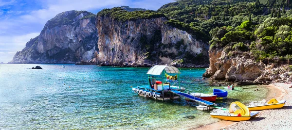 Wyspa Korfu Najbardziej Popularne Piękne Paleokastrtsa Turystycznej Miejscowości Kurortu Ampelaki — Zdjęcie stockowe